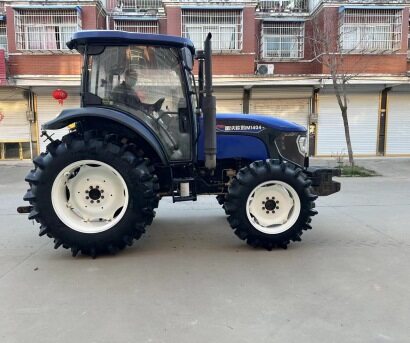 雷沃歐豹M1404-X輪式拖拉機(jī)