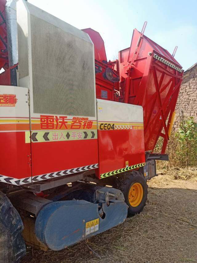 雷沃谷神CE04(4YZ-4F1)自走式玉米收获机