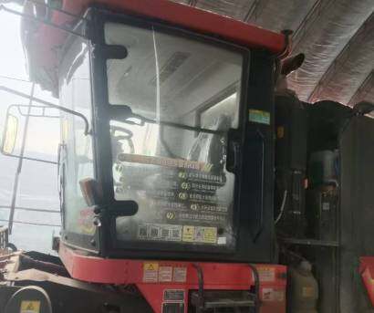 英虎玉米收割機