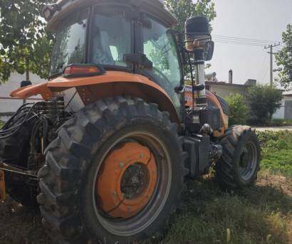 英軒YJ2004輪式拖拉機(jī)