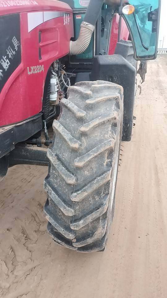 东方红LX2204拖拉机