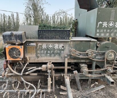 石河子广兴4ZGJT-1500打瓜捡拾脱籽机