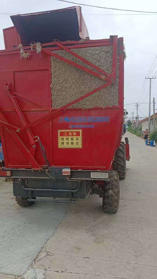 河南德昌自走式花生捡拾机
