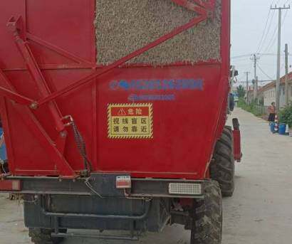 河南德昌自走式花生撿拾機