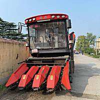 英虎新款4行玉米收割机