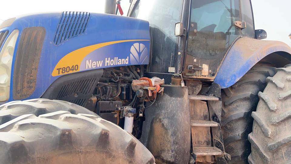纽荷兰T8040拖拉机