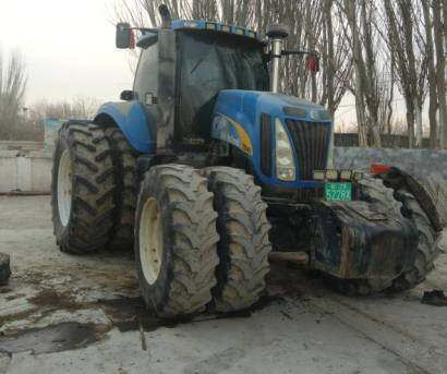 紐荷蘭T8040拖拉機