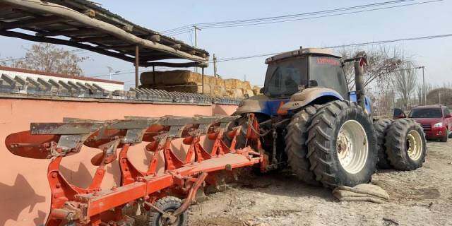 纽荷兰T8040拖拉机