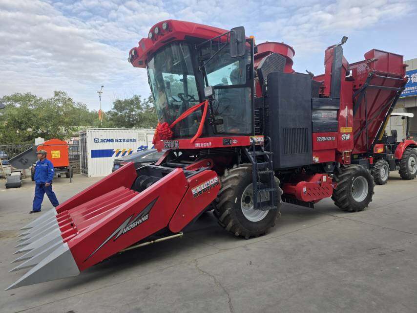 新疆牧神小七行玉米收获机