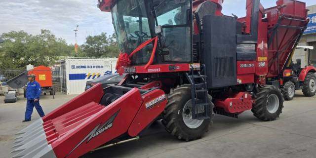 新疆牧神小七行玉米收获机