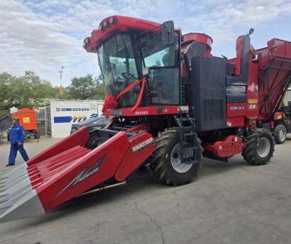 新疆牧神小七行玉米收获机