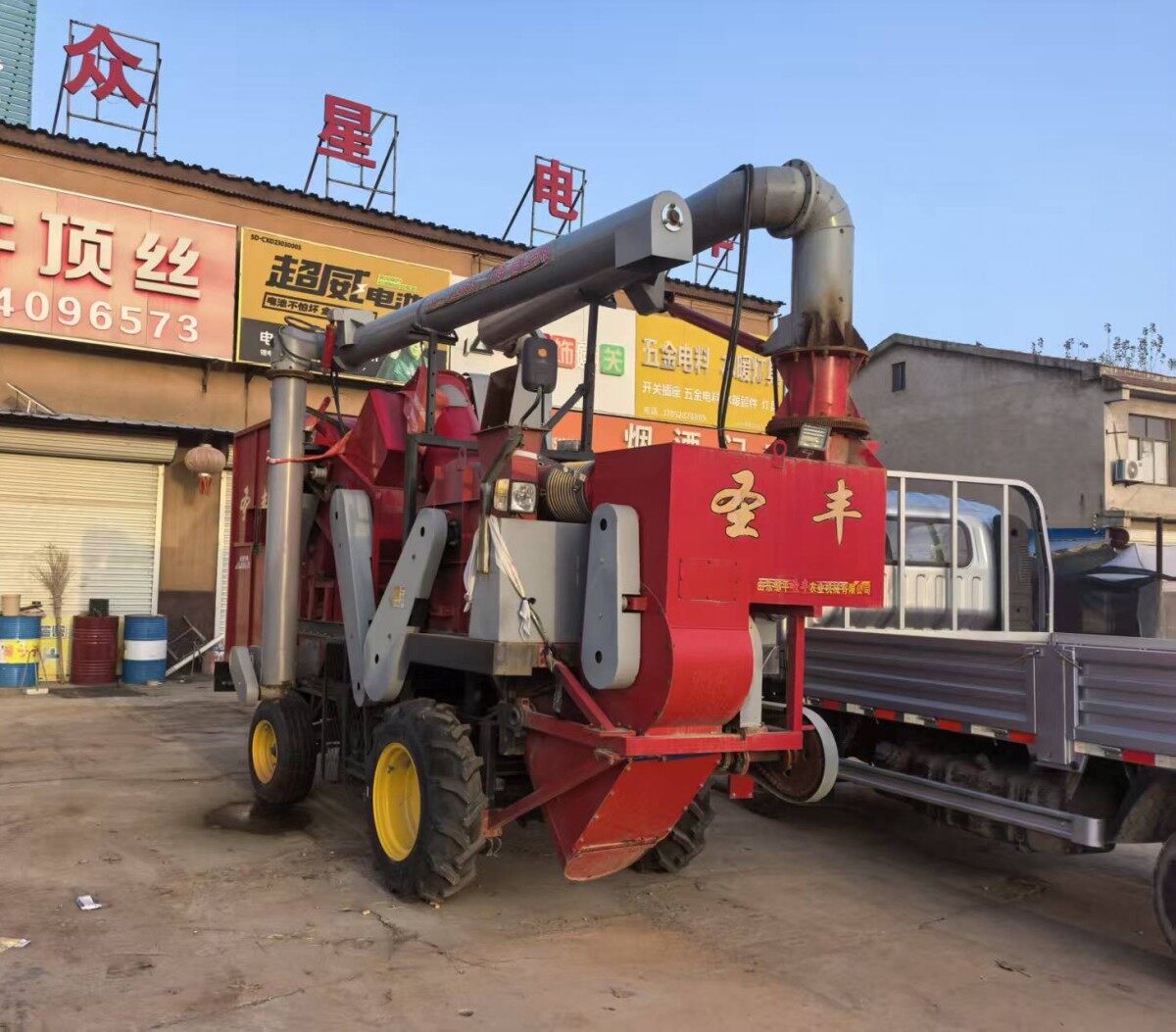 圣丰自吸式玉米打棒机