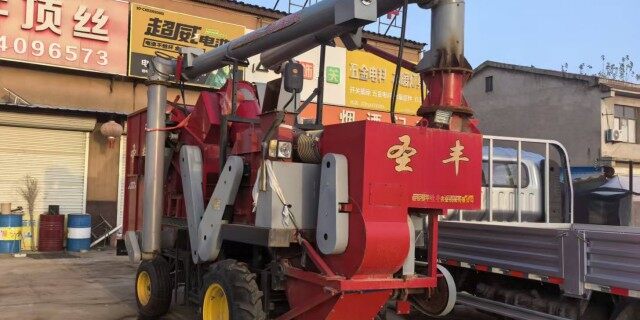 圣丰自吸式玉米打棒机