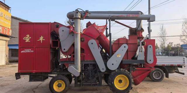 圣丰自吸式玉米打棒机