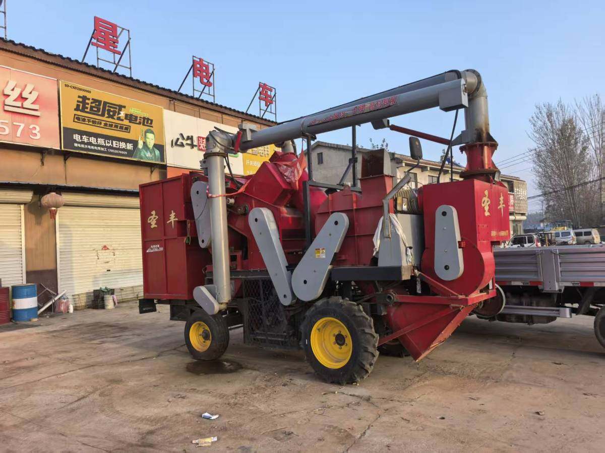 圣丰自吸式玉米打棒机