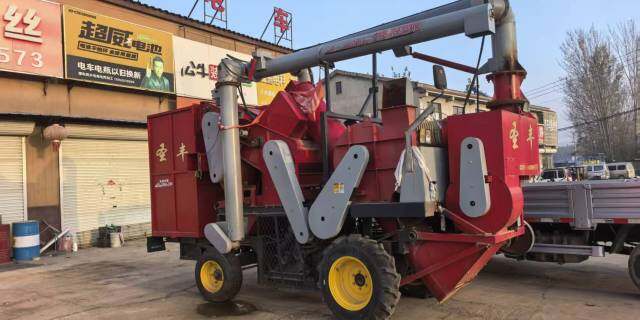 圣丰自吸式玉米打棒机