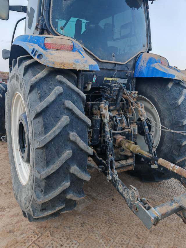 纽荷兰1404拖拉机