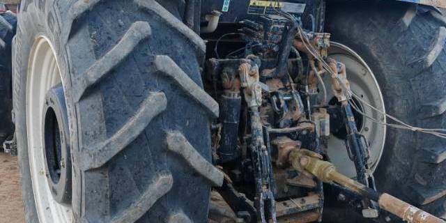 纽荷兰1404拖拉机