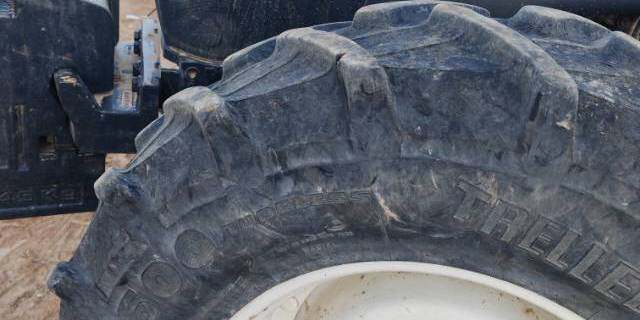 纽荷兰1404拖拉机