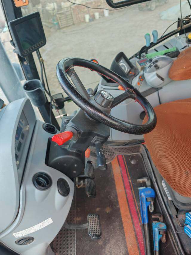 纽荷兰1404拖拉机