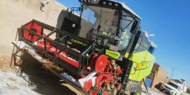 中联重科谷王TG120谷物收割机