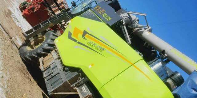 中联重科谷王TG120谷物收割机