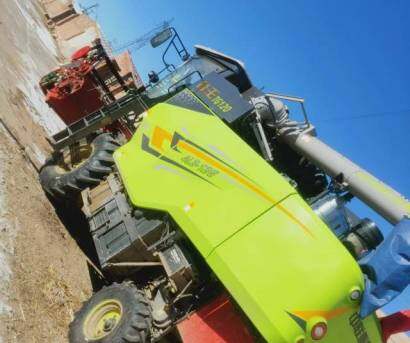 中联重科谷王TG120谷物收割机