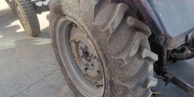 东方红WE304拖拉机