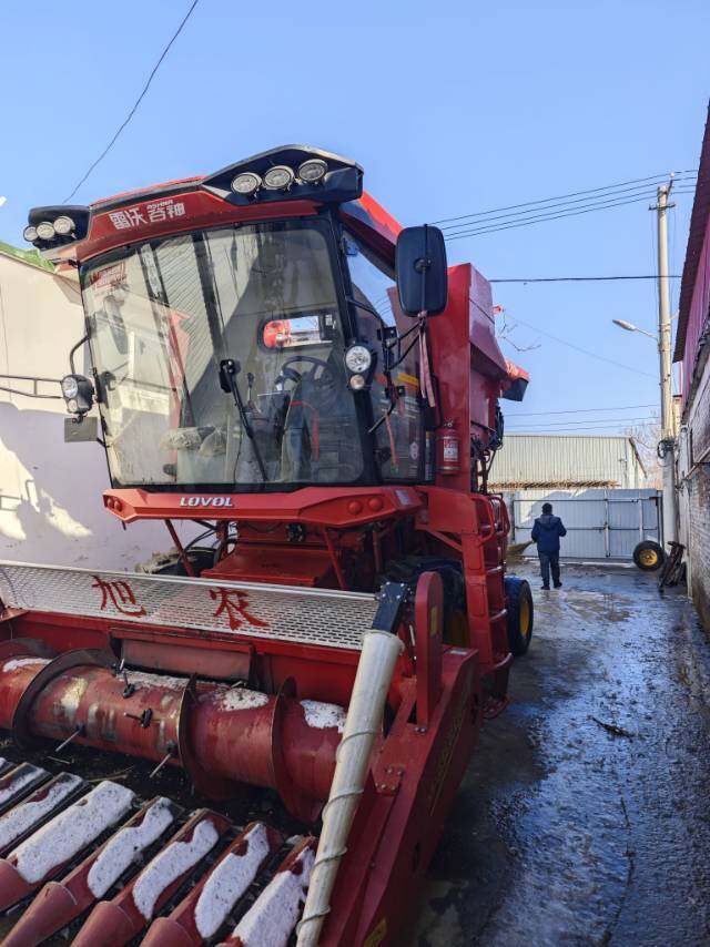 雷沃谷神GM100pro纵轴流轮式谷物收获机