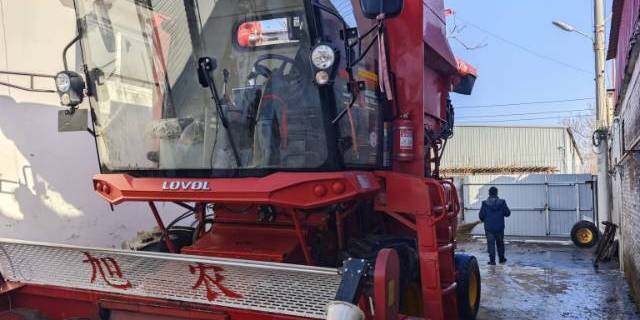 雷沃谷神GM100pro纵轴流轮式谷物收获机