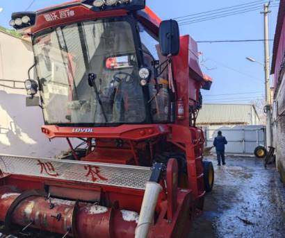 雷沃谷神GM100pro纵轴流轮式谷物收获机