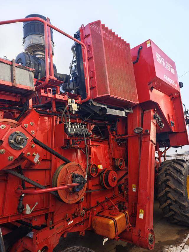 雷沃谷神GM100pro纵轴流轮式谷物收获机