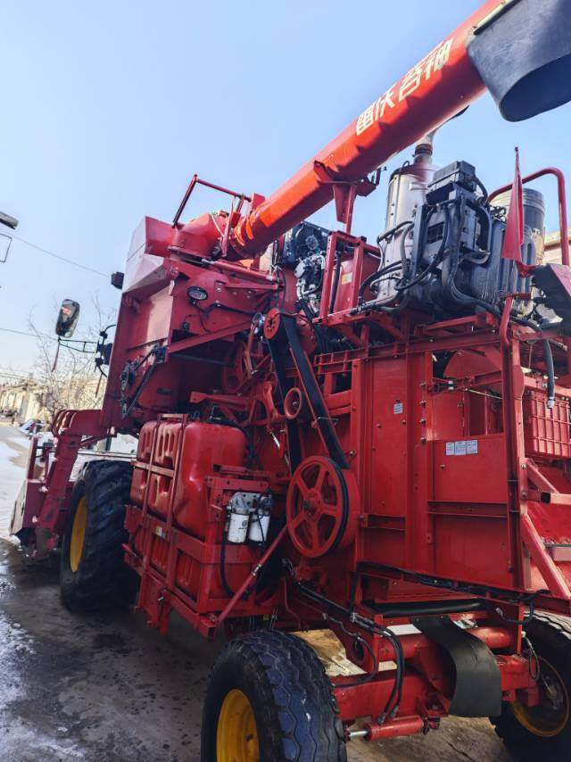 雷沃谷神GM100pro纵轴流轮式谷物收获机