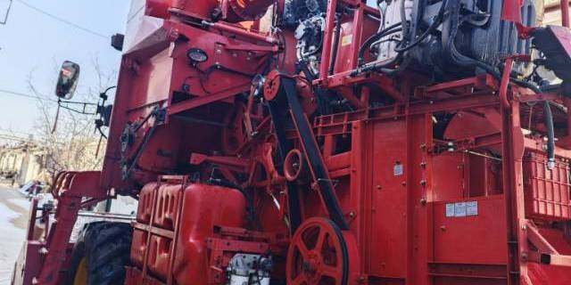 雷沃谷神GM100pro纵轴流轮式谷物收获机