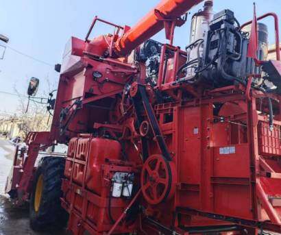 雷沃谷神GM100pro纵轴流轮式谷物收获机