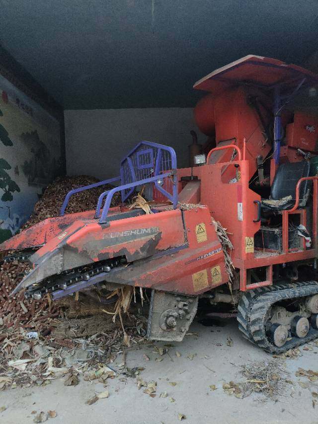 废铁两行履带玉米收割机