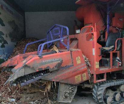 废铁两行履带玉米收割机