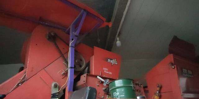 废铁两行履带玉米收割机