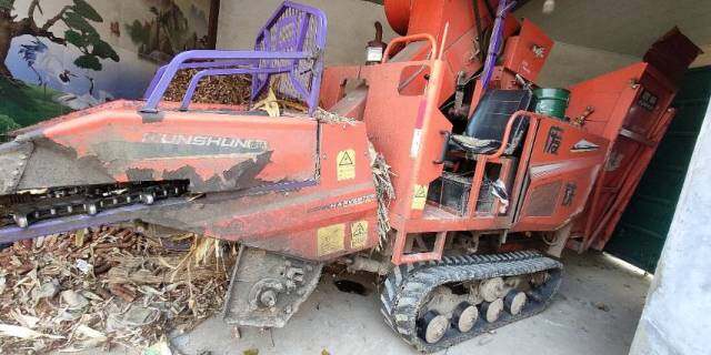 废铁两行履带玉米收割机