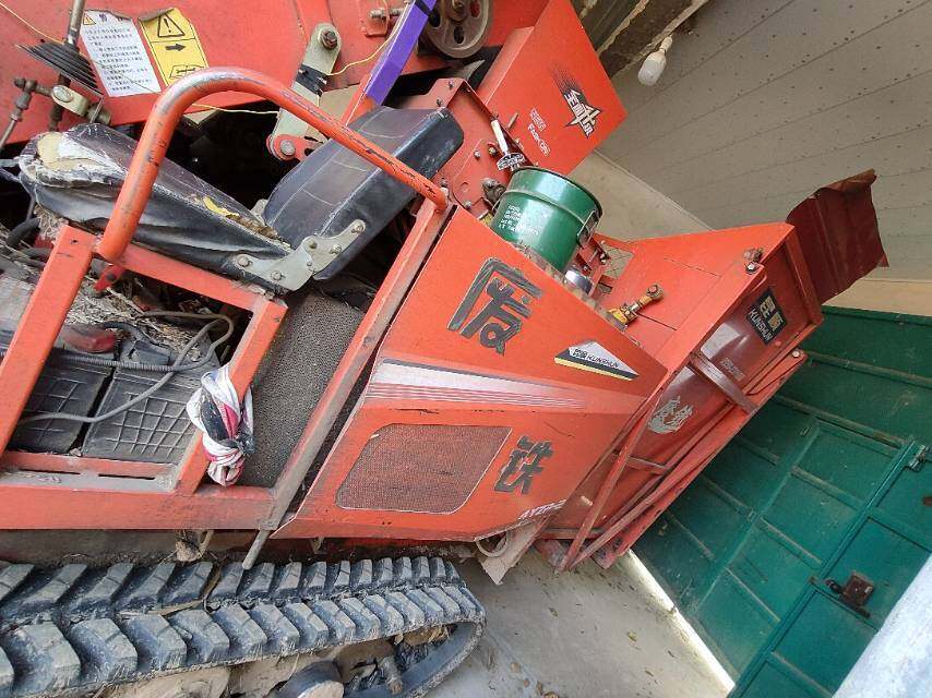废铁两行履带玉米收割机