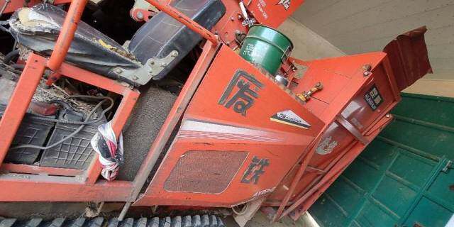 废铁两行履带玉米收割机