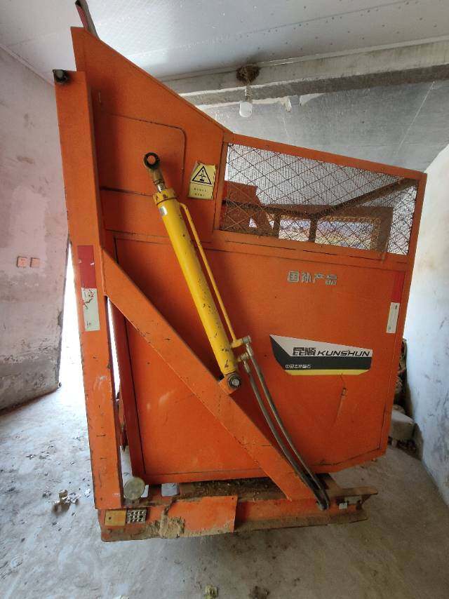 废铁两行履带玉米收割机