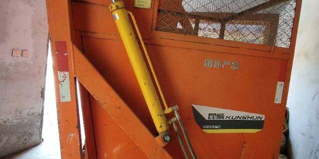 废铁两行履带玉米收割机