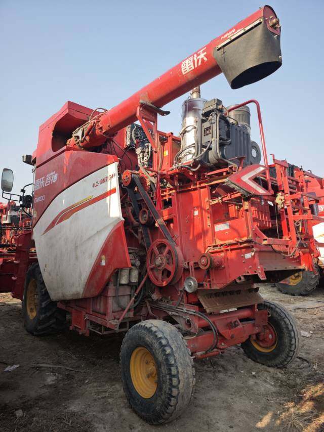 雷沃谷神GM100谷物收割机