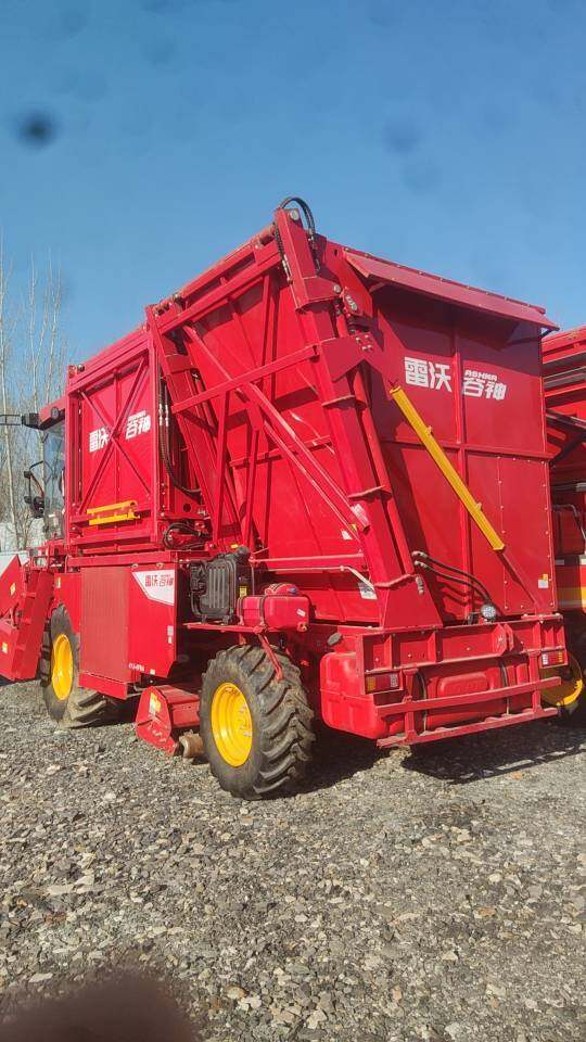 雷沃谷神4YJ-4FR4型玉米茎穗兼收收割机