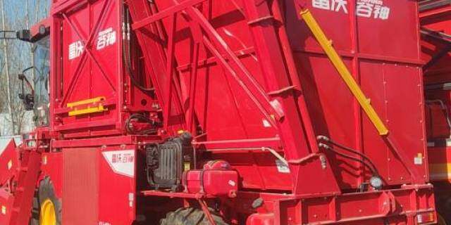 雷沃谷神4YJ-4FR4型玉米茎穗兼收收割机