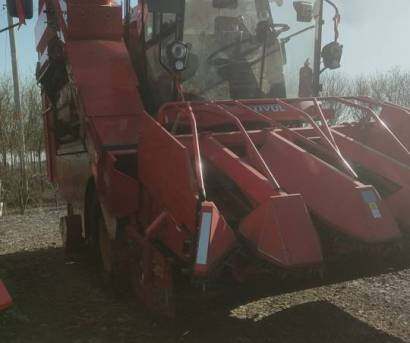 雷沃谷神4YJ-4FR4型玉米茎穗兼收收割机