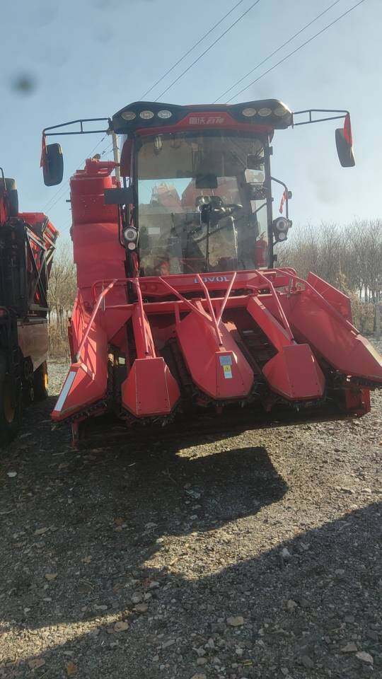 雷沃谷神4YJ-4FR4型玉米茎穗兼收收割机