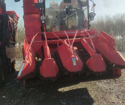 雷沃谷神4YJ-4FR4型玉米茎穗兼收收割机