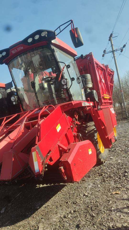 雷沃谷神4YJ-4FR4型玉米茎穗兼收收割机